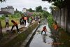 Gotong Royong bersih Aliran Sungai di Kelurahan Bintang