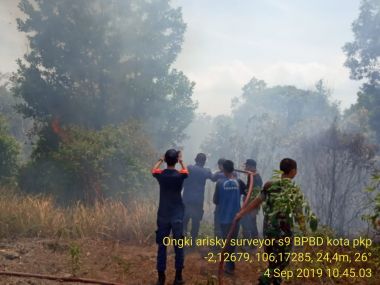 KEBAKARAN HUTAN DAN LAHAN DI BELAKANG PASIR PADI BAY