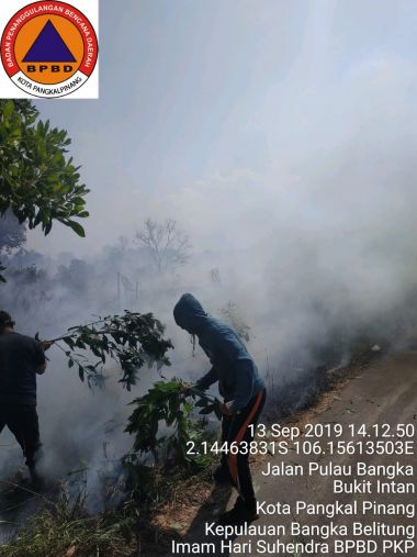 KEBAKARAN HUTAN DAN LAHAN (KARHUTLA) DI JALAN PULAU GELASA KELURAHAN SINAR BULAN