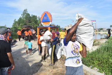 Kalaborasi BPBD Kota Pangkalpinang Bersama Kecamatan Rangkui dan Kelurahan Parit Lalang Bergotong Royong di Kolong Jelana