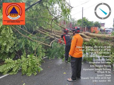 HUJAN DERAS DISERTAI ANGIN KENCANG DIWILAYAH KOTA PANGKALPINANG